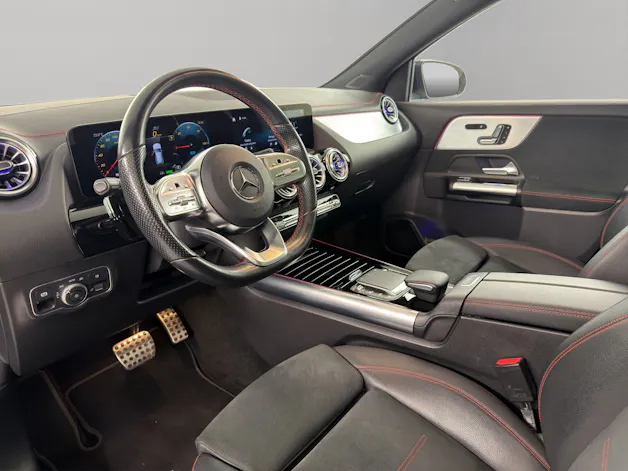 MERCEDES-BENZ EQA 300 AMG Line