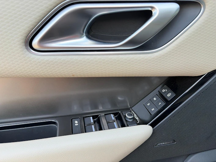 image du véhicule LAND ROVER RANGE ROVER VELAR