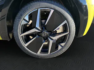PEUGEOT 208 1.2 Hybrid 145 GT Exclusive