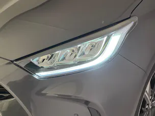 Toyota Yaris 1.5 VVT-i HSD Premium