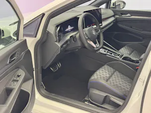 VW Golf VIII 1.5 eTSI R-Line DSG