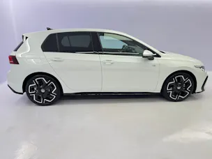 VW Golf VIII 1.5 eTSI R-Line DSG