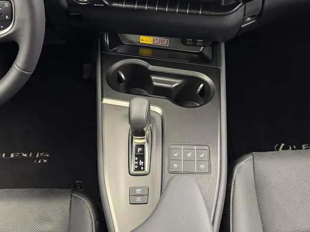 Lexus UX 300h Excellence AWD