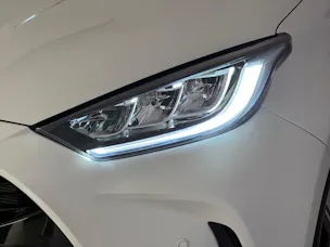 Toyota Yaris 1.5 VVT-i HSD Premium