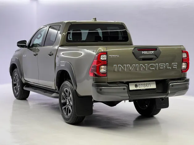 Toyota Hilux Double Cab.-Pick-up 2.8 D-4D MHEV 204 Invincible 4x4