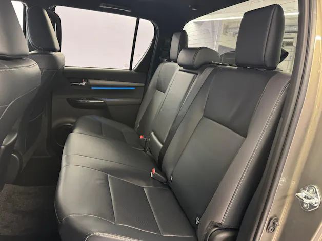Toyota Hilux Double Cab.-Pick-up 2.8 D-4D MHEV 204 Invincible 4x4
