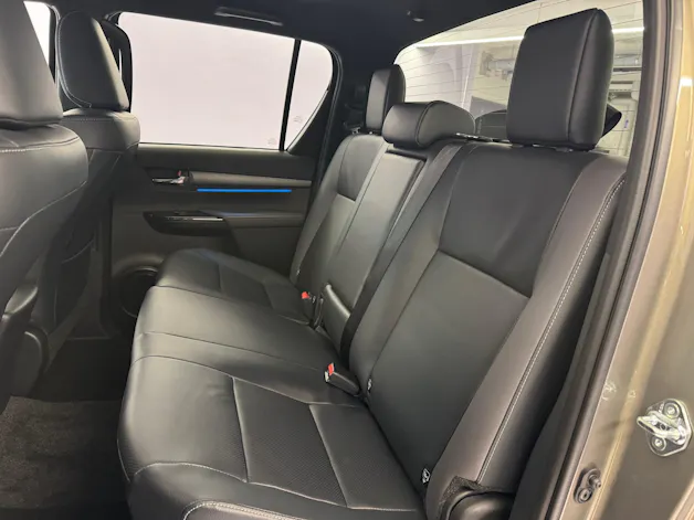 Toyota Hilux Double Cab.-Pick-up 2.8 D-4D MHEV 204 Invincible 4x4