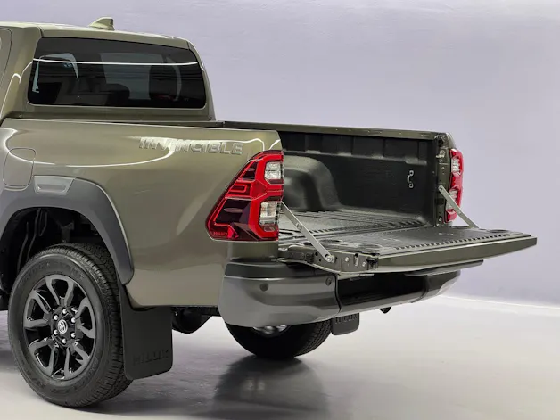 Toyota Hilux Double Cab.-Pick-up 2.8 D-4D MHEV 204 Invincible 4x4