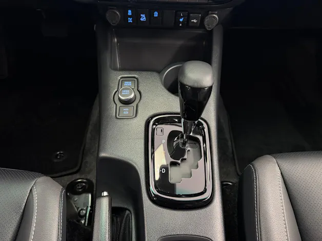 Toyota Hilux Double Cab.-Pick-up 2.8 D-4D MHEV 204 Invincible 4x4