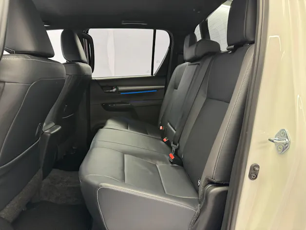 Toyota Hilux Double Cab.-Pick-up 2.8 D-4D MHEV 204 Invincible 4x4