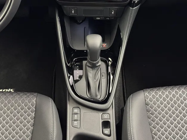 Toyota Yaris 1.5 VVT-i HSD Premium
