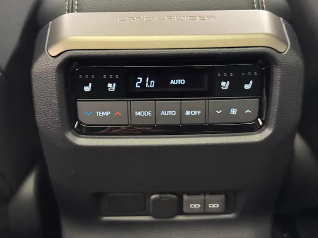 Toyota Land Cruiser 2.8 D 230 Invincible AWD