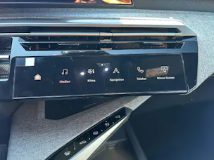 PEUGEOT 5008 1.2 Hybrid Allure Premium