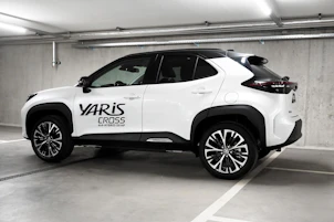 Fahrzeugbild TOYOTA Yaris Cross 1.5 VVT-i HSD Premium AWD-i