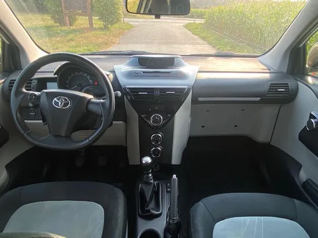 Toyota iQ 1.0 VVT-i Linea Luna