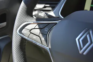 RENAULT Captur 1.8 E-Tech techno