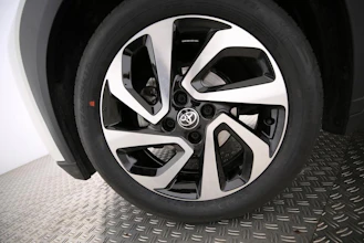 https://vehicle.imgix.net/4427422/a07758ef-825b-4545-9cfa-7bf3d35bf4a0.jpg