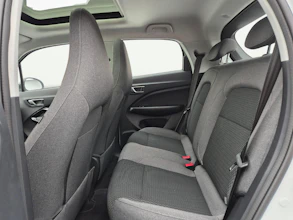 https://vehicle.imgix.net/4427470/ca348465-89c4-4b62-ac66-847019be0323.jpg