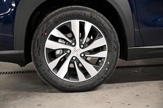 https://vehicle.imgix.net/4427726/0560119f-7867-476a-8162-6e16dc600eff.jpg