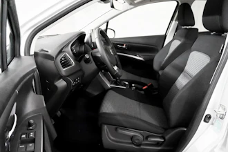https://vehicle.imgix.net/4427726/5369ed2a-88c2-4eed-b971-4484cc515ab7.jpg