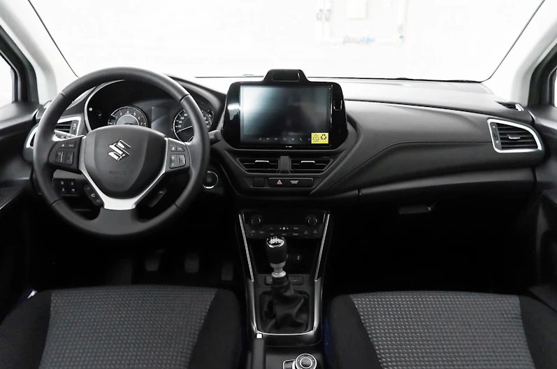 Fahrzeugbild SUZUKI S-CROSS