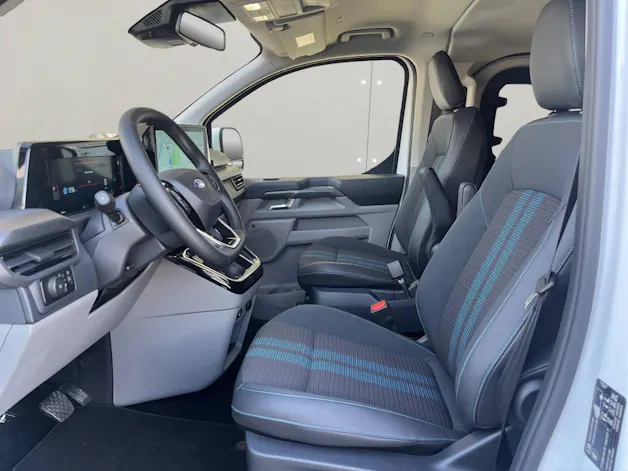 FORD Tourneo C Bus 320 L1 2.0 EcoBlue 170 Sport 4x4