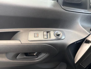 https://vehicle.imgix.net/4427791/65d26f12-62dc-4e7b-87fc-34c7a3c95766.jpg