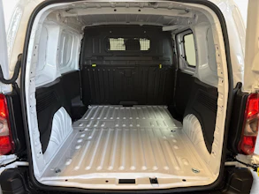 https://vehicle.imgix.net/4427791/b2b4f14a-04ba-4c84-9f50-42ac10b9be46.jpg