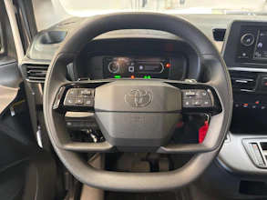 https://vehicle.imgix.net/4427791/f0700175-8641-4148-8efc-773d256536fd.jpg