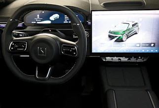 https://vehicle.imgix.net/4427907/0b34d760-4051-4855-9db6-a1095a6565c0.jpg