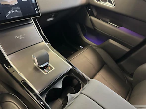 Fahrzeugbild LAND ROVER Range Rover Velar 2.0 P400e Belgravia Edition Satin