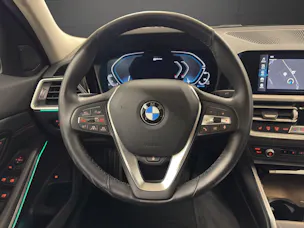 BMW 330e SPORT LINE