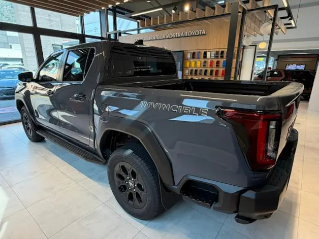 Toyota Hilux Double Cab.-Pick-up 2.8 D-4D MHEV 204 Invincible