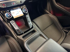 https://vehicle.imgix.net/4428186/a77192f9-5e4a-4220-9d62-e4948f0d9069.jpg