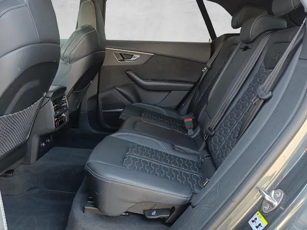 Audi RS Q8 4.0 V8 TFSI quattro T-Tronic*8-Fach Räder*AHK*Panoramadach*