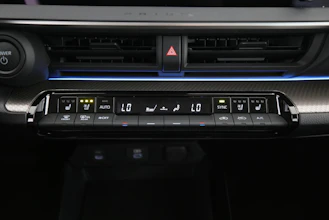 https://vehicle.imgix.net/4428284/26275ca6-1627-4b5c-9cc4-677831944855.jpg