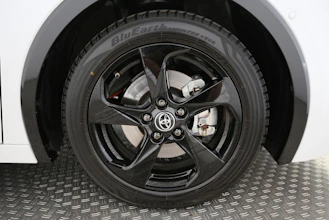 https://vehicle.imgix.net/4428284/4c842e0d-01e8-4ea7-9227-52a6f705d2b2.jpg