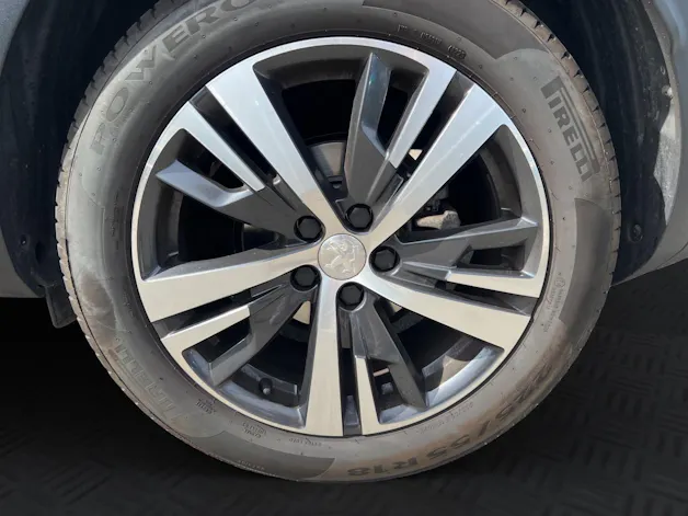 PEUGEOT 3008 1.2 PureTech Allure