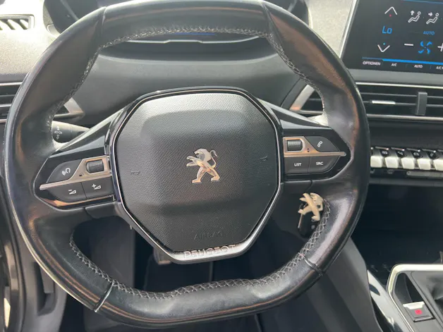 PEUGEOT 3008 1.2 PureTech Allure
