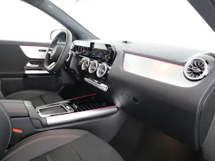 MERCEDES-BENZ GLA 200 Night Star 7G-D