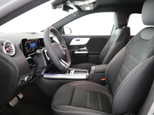 MERCEDES-BENZ GLA 200 Night Star 7G-D
