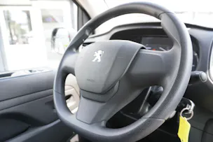 Peugeot Expert 2.0 BlueHDi 145 S&S Standard EAT8 3-PLÄTZER!!!