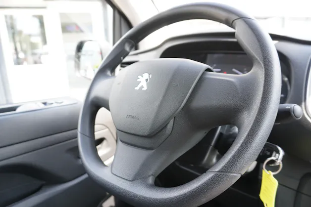 Peugeot Expert 2.0 BlueHDi 145 S&S Standard EAT8 3-PLÄTZER!!!