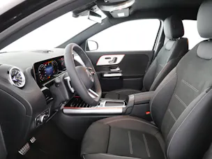 MERCEDES-BENZ GLA 200 Night Star 7G-D