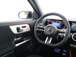 MERCEDES-BENZ GLA 200 Night Star 7G-D