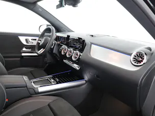 MERCEDES-BENZ GLA 200 Night Star 7G-D