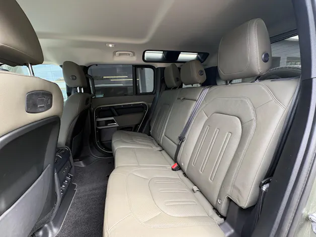 Land Rover Defender 110 3.0 D I6 300 S AWD AT8