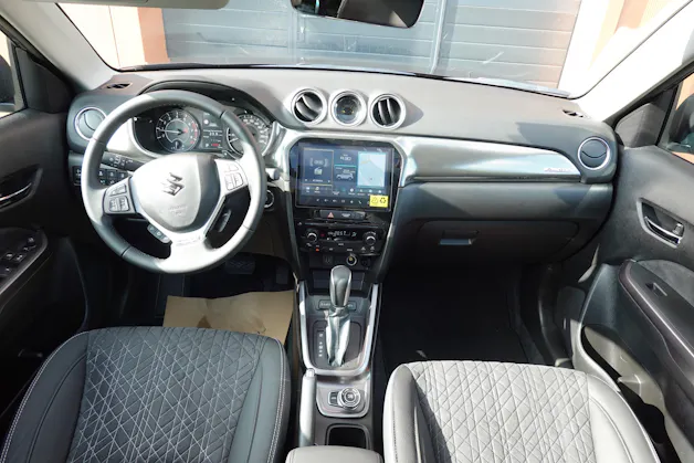 Suzuki Vitara 1.4 Boosterjet Piz Sulai Top 4x4 Hybrid CH Auto * 3 ans de Garantie * Clim Auto * Keyless * Caméra * Toit ouvrant *