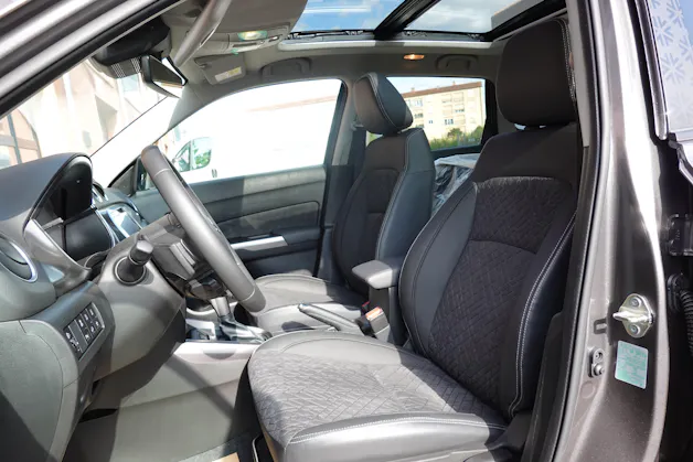 Suzuki Vitara 1.4 Boosterjet Piz Sulai Top 4x4 Hybrid CH Auto * 3 ans de Garantie * Clim Auto * Keyless * Caméra * Toit ouvrant *
