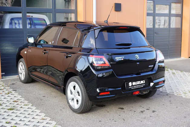 Suzuki Swift 1.2 Piz Sulai Hybrid 4x4 * CH Auto * 3 ans de Garantie * Clim Auto * Keyless * Caméra * Apple Car Play * Capteurs *